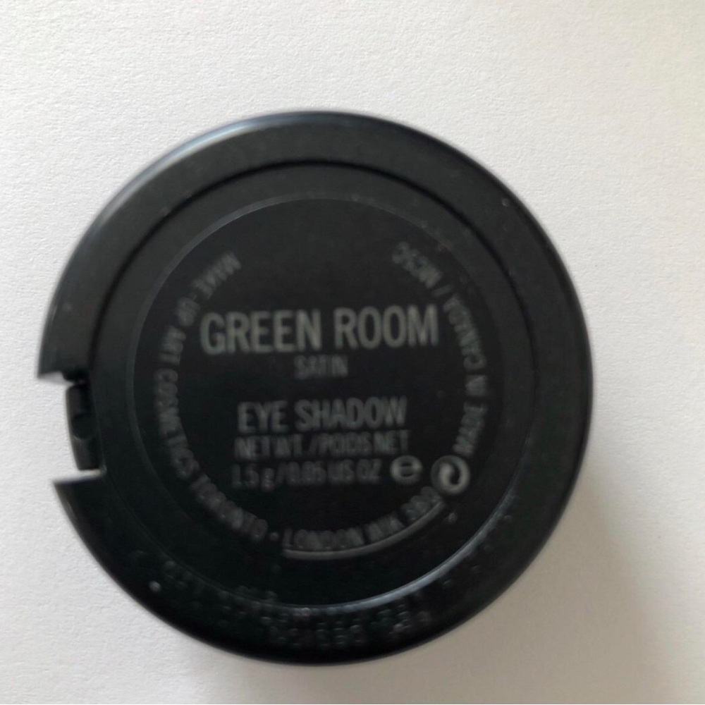 MAC Cosmetics Eyeshadow - Picture 3 of 4